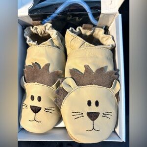 Robeez soft sole Brand new in box 18-24 m